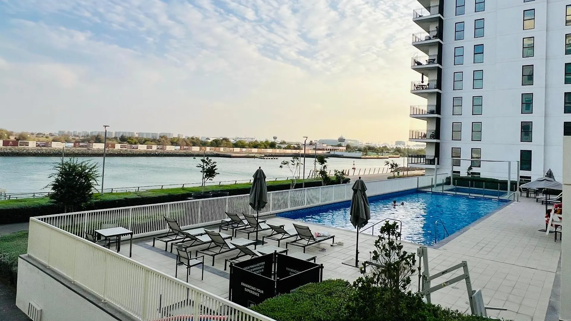 شقة Sleek Stays Home - 1 Bhk At Yas Island Near Sea World,Etihad Arena