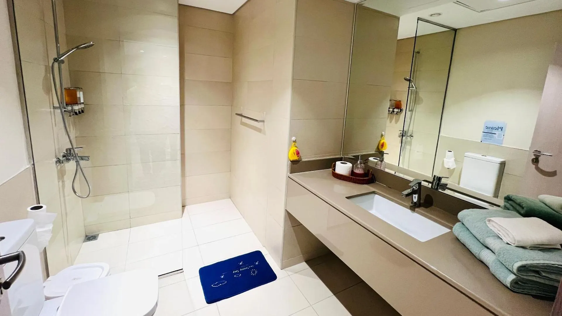Sleek Stays Home - 1 Bhk At Yas Island Near Sea World,Etihad Arena